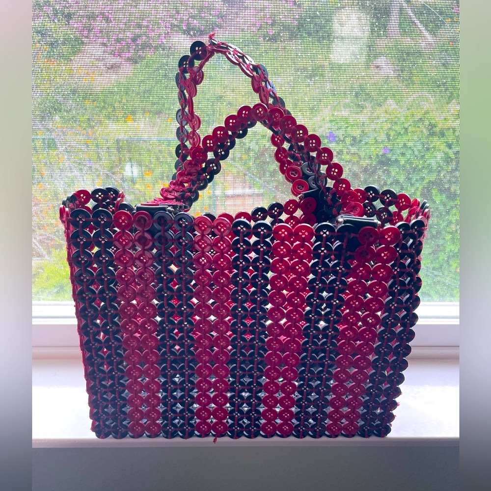 Button bag! Made entirely of red and black buttons. ❤️🖤